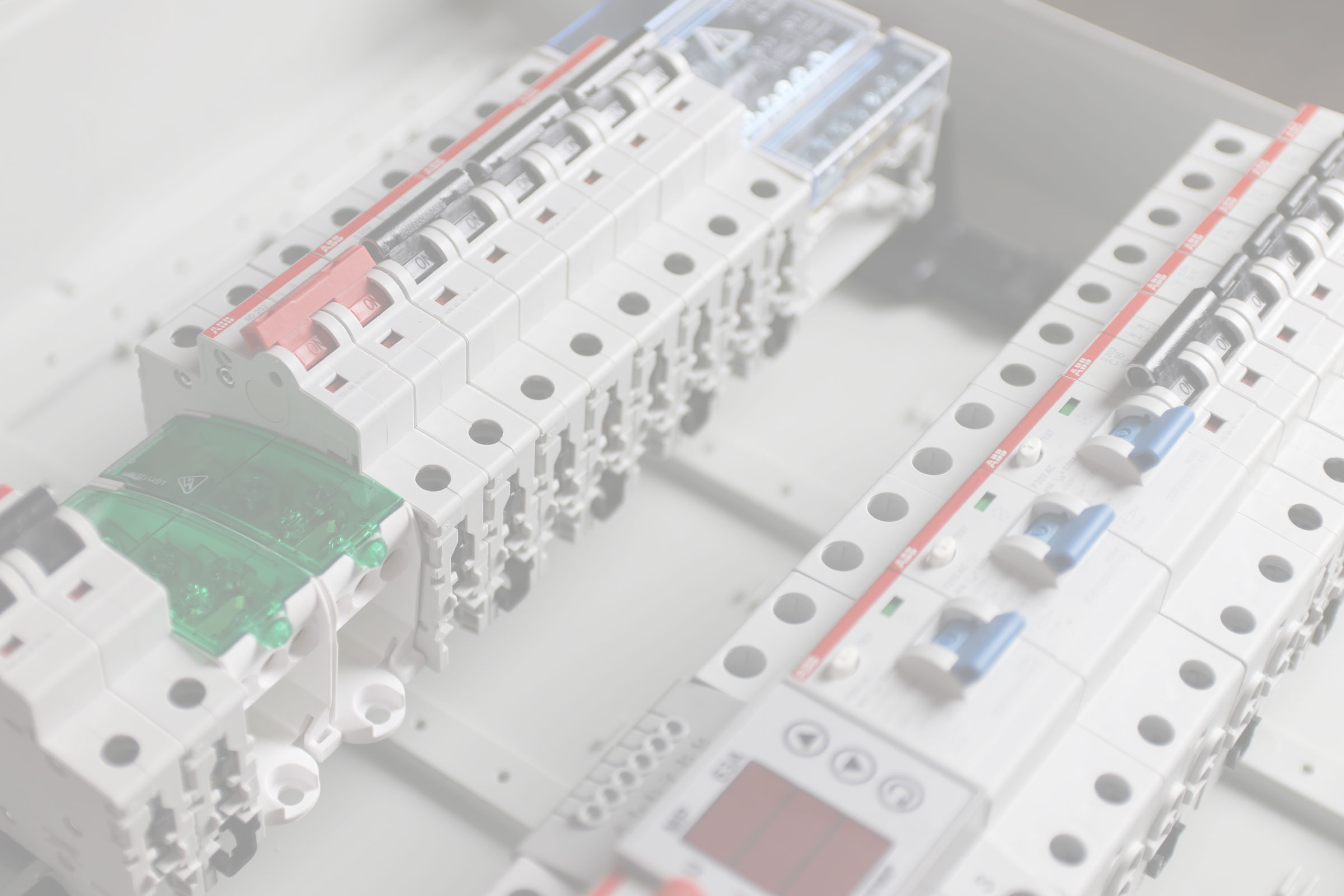 Von der individuellen Planung für Lichtsteuerungsverteiler bis hin zur anschlussfertigen klassischen Elektroverteilung » eVerteiler.de